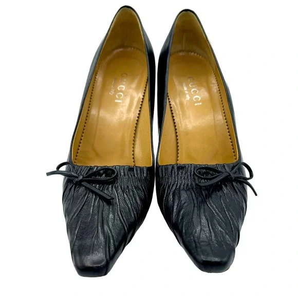 GUCCI BLACK PUMPS w RUCHING & BOW - Picture 1 of 7